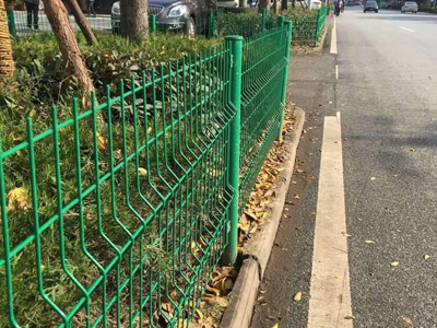 桃型柱护栏网